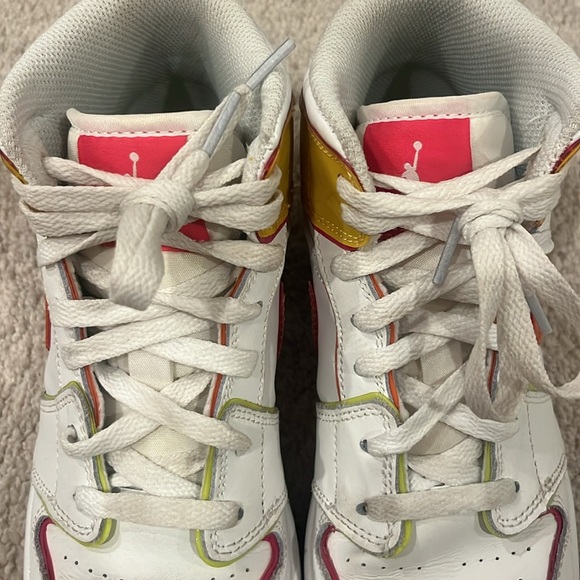 Air Jordan 1 Mid Edge Glow (GS) - Picture 5 of 14